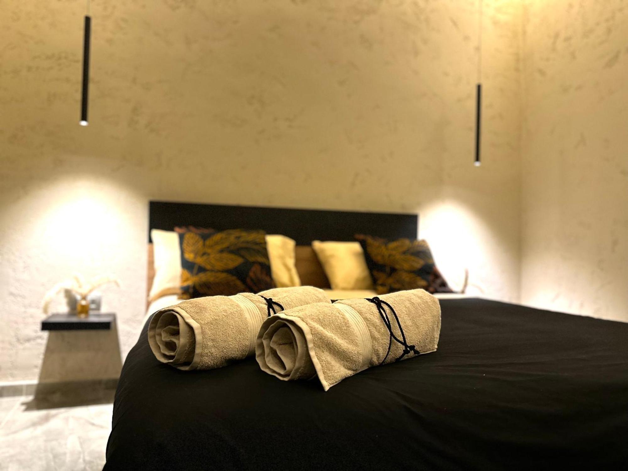 Falco Boutique With Jacuzzi Apartment