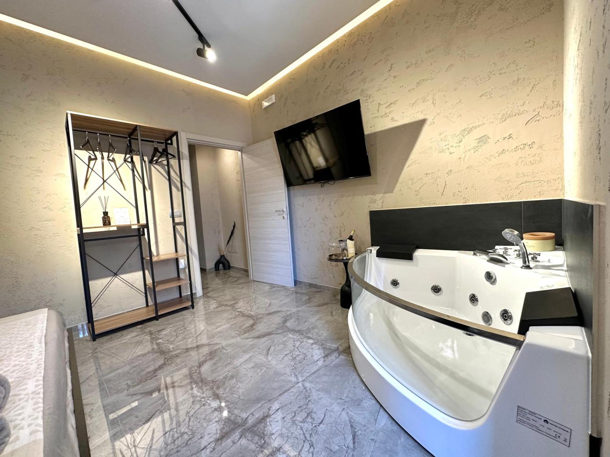 Falco Boutique With Jacuzzi Naples